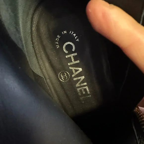 Chanel black leather faux pearls ankle boots - Picture 7 of 14